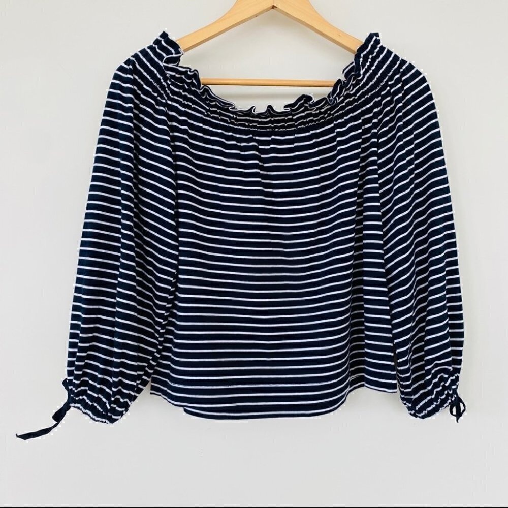 Banana Republic  top, cropped, 3/4 length sleeves, loose fit, in 💯 cotton